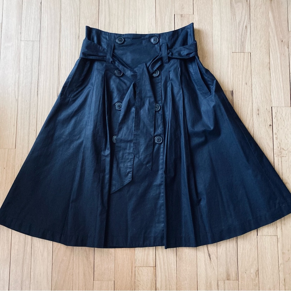 EUC H&M High Waisted dirndl skirt. Double Breasted w/self belt, Black.
Size 4 - Picture 4 of 16